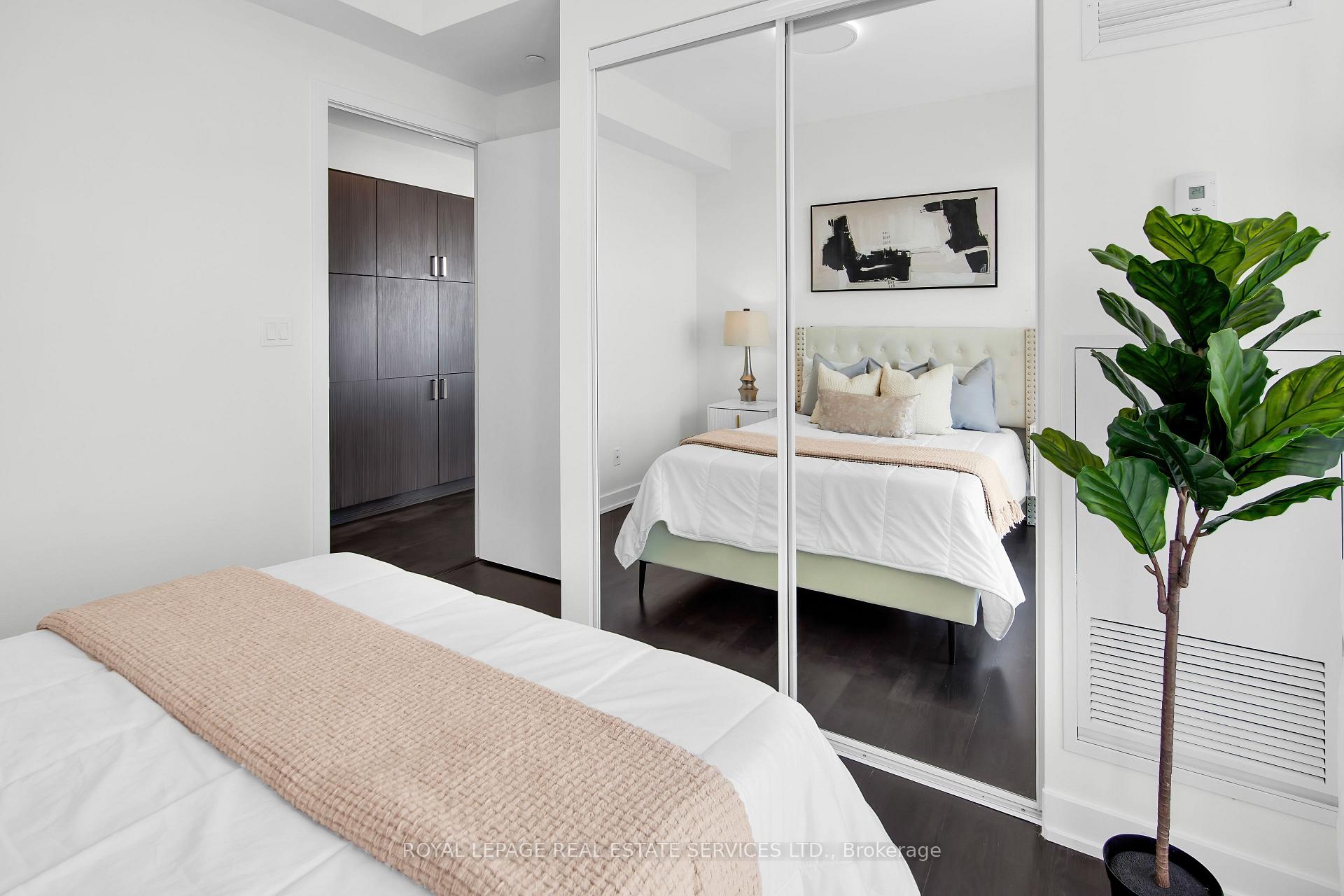 3 Bedrooms Condo at 501 St Clair, Toronto For sale
