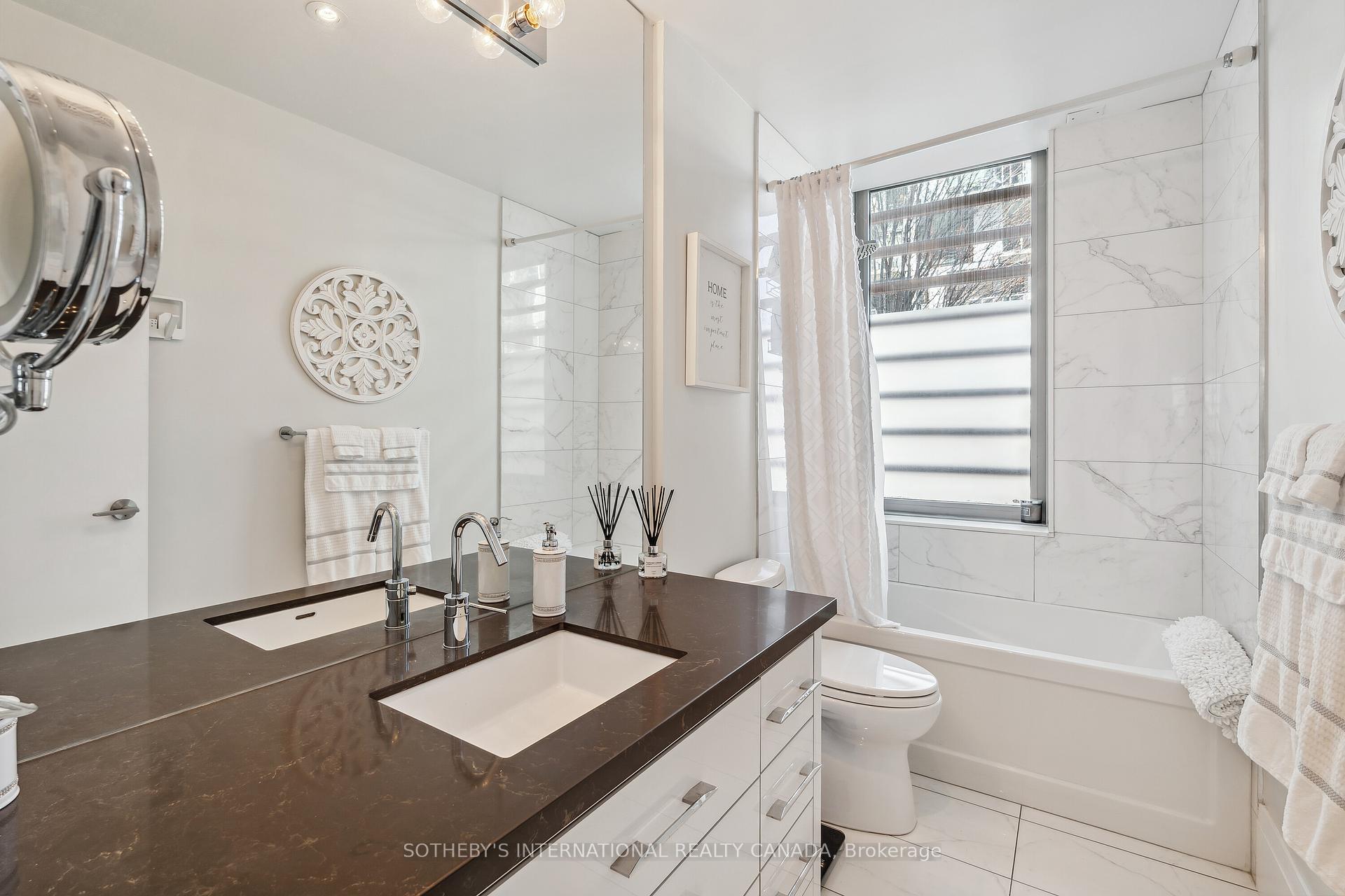 3 Bedrooms Condo at 39 Queens, Toronto For sale