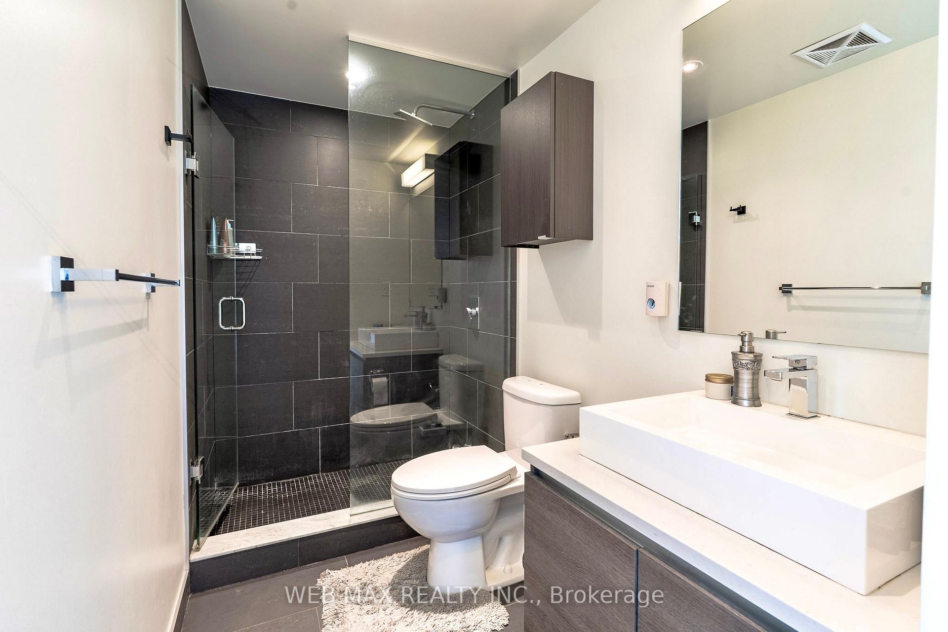 2 Bedrooms Condo at 111 Bathurst, Toronto For sale
