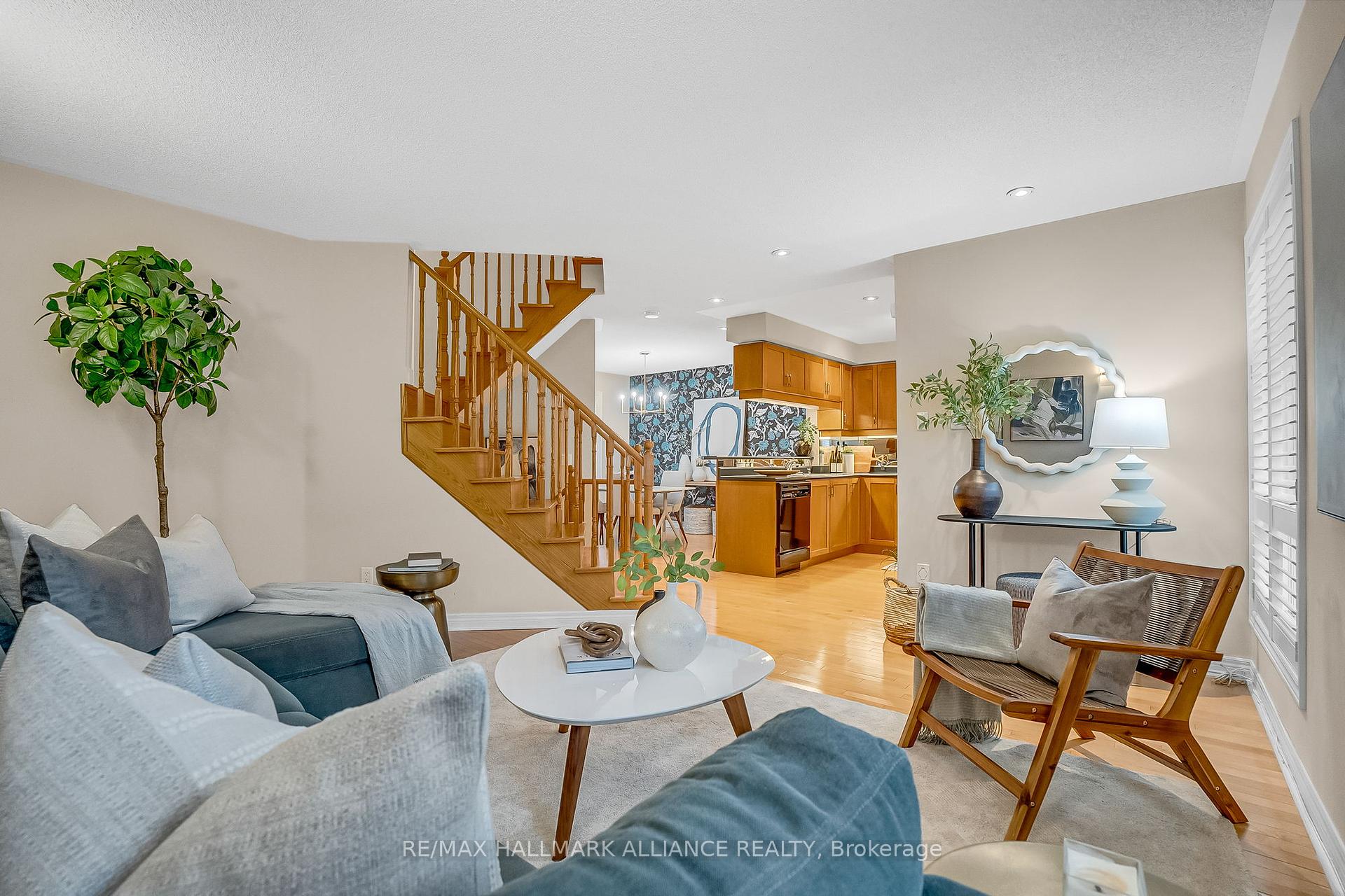 3 Bedrooms Condo at 5031 East Mill,  Mississauga For sale