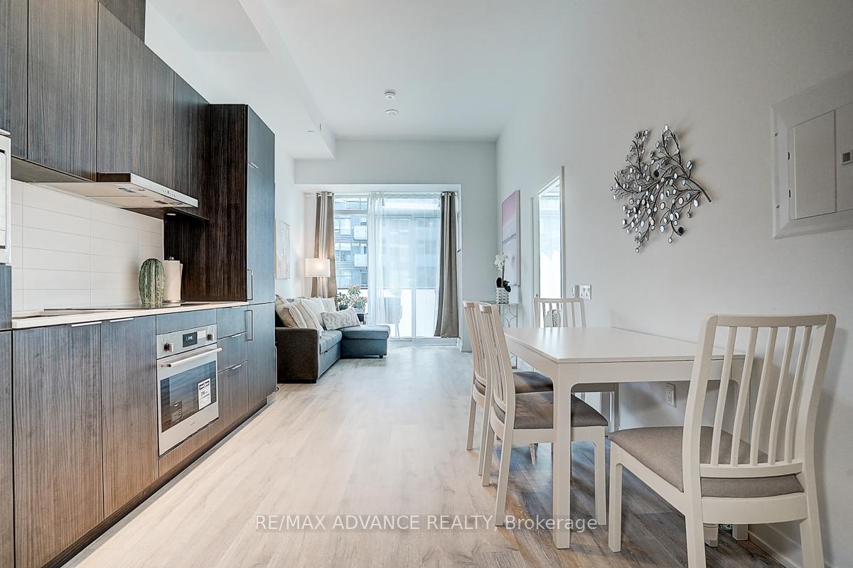 2 Bedrooms Condo at 7 Golden Lion, Toronto For sale