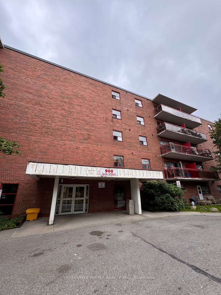 900 Glen