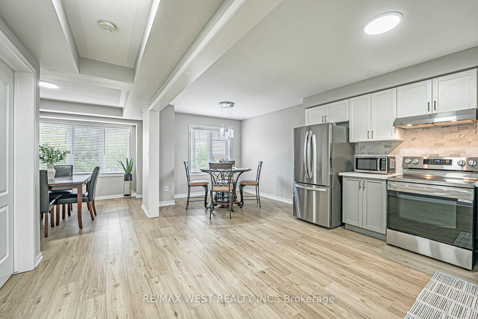 3 Bedrooms Condo at 3050 Rotary, Burlington For sale