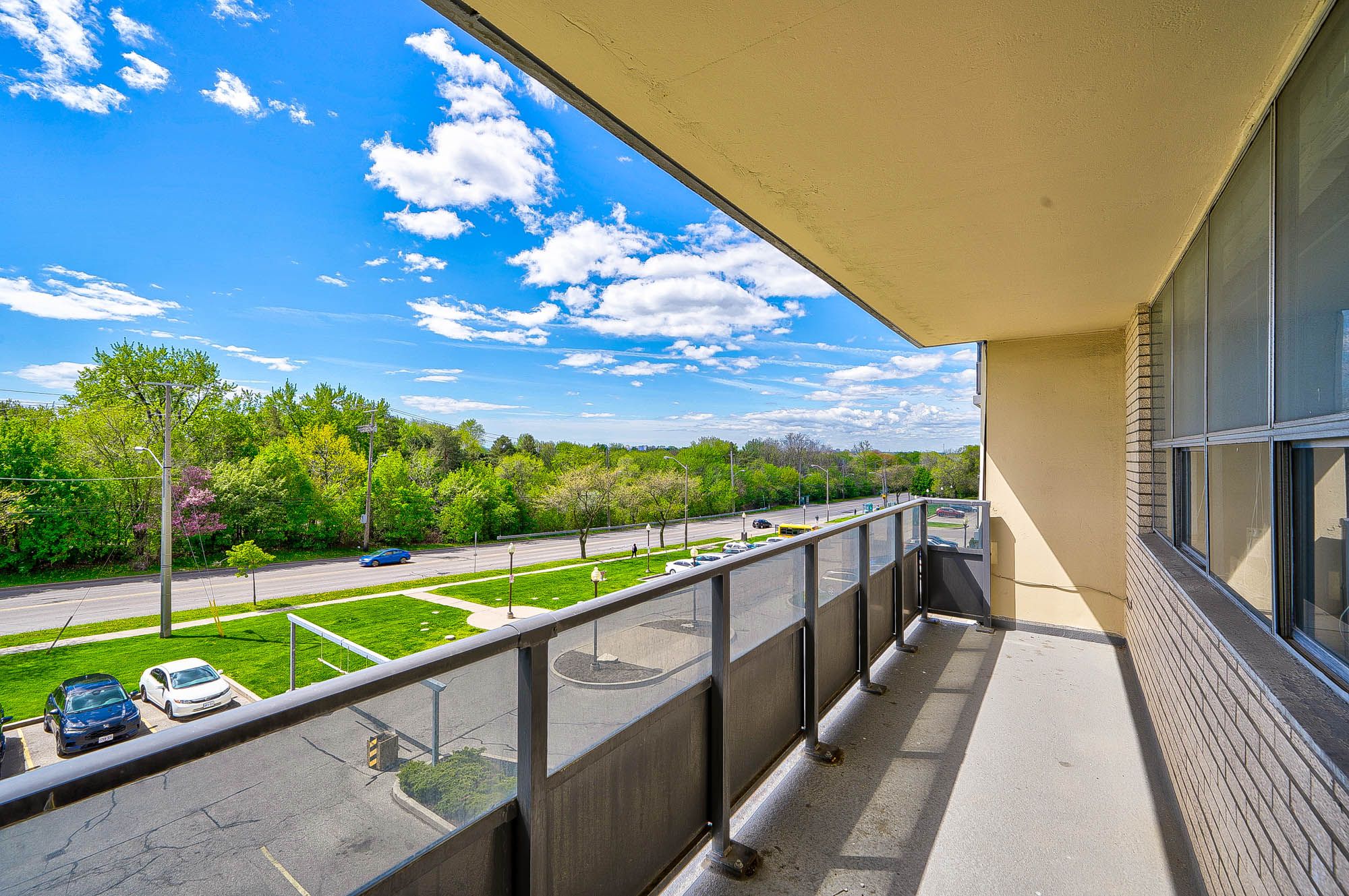 2000 Sheppard Avenue W 411