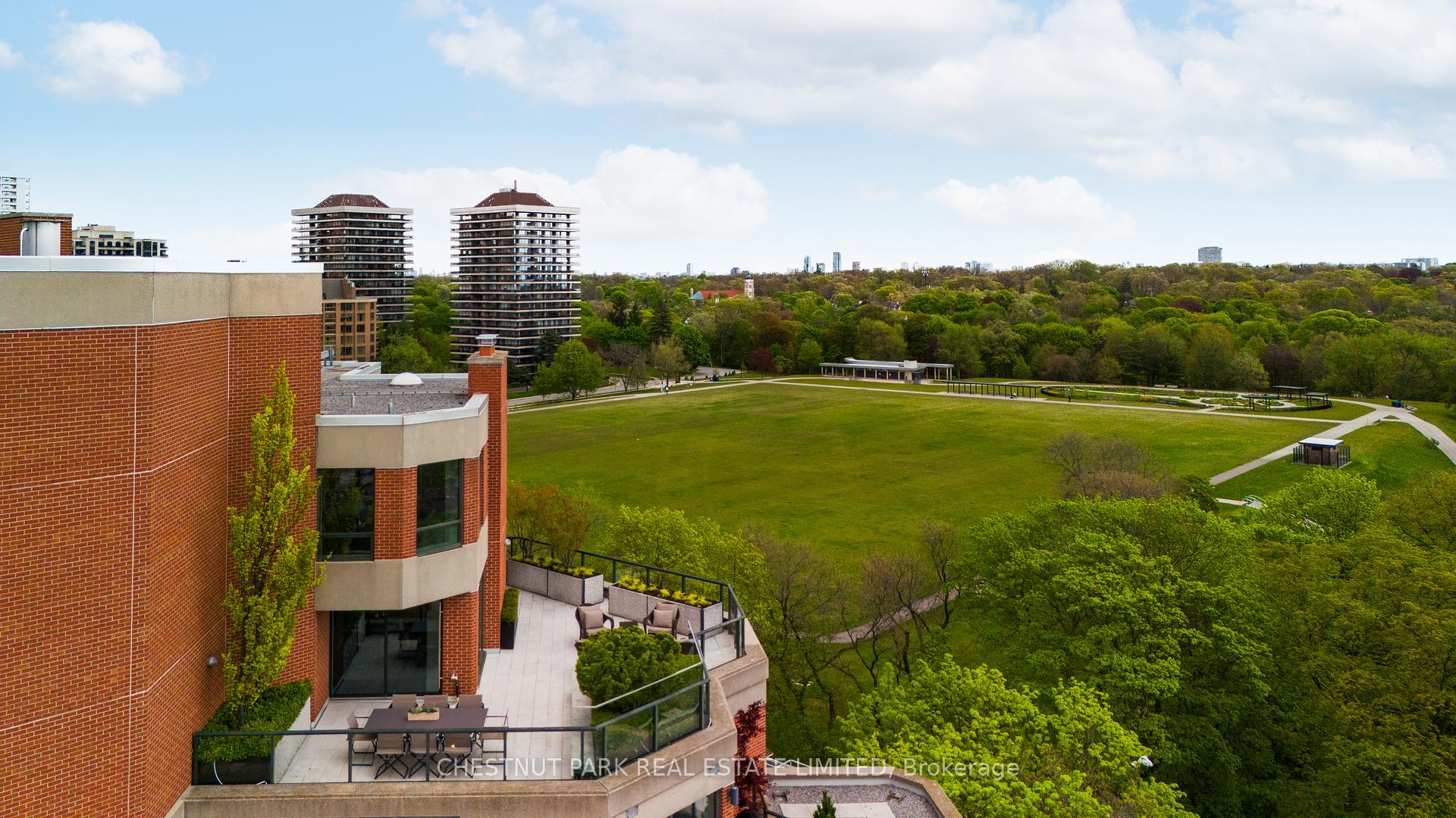 3 Bedrooms Condo at 33 Jackes,  Toronto For sale