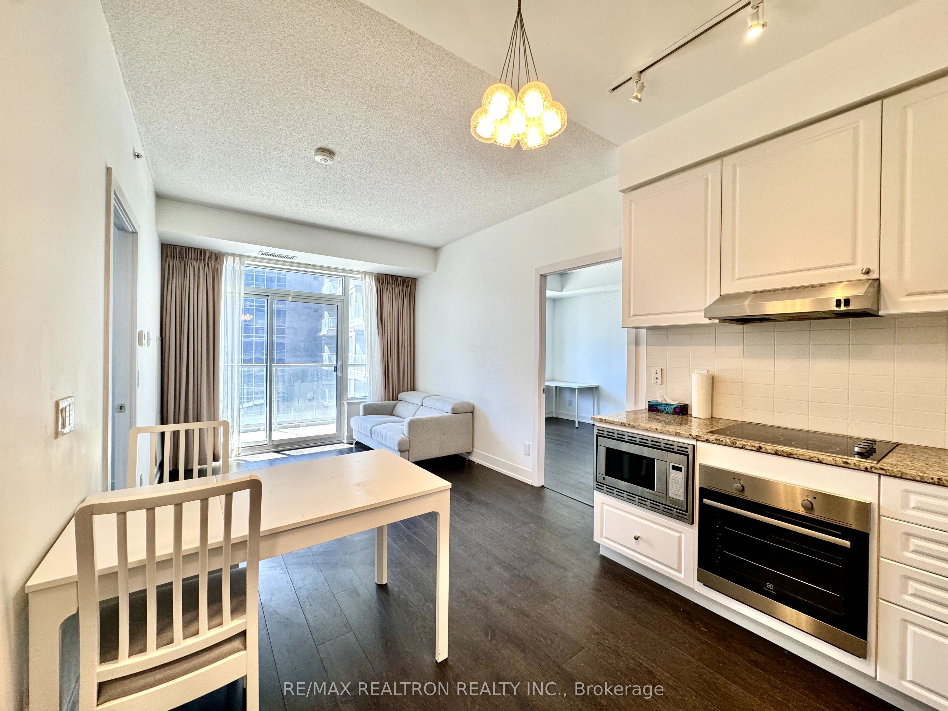 7 Kenaston Gardens, #329
