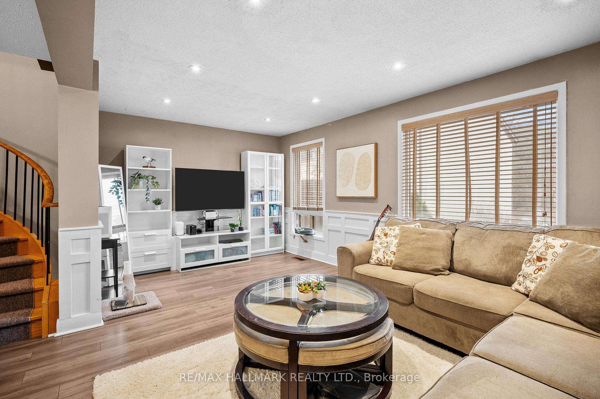 3 Bedrooms Condo at 6679 Shelter Bay,  Mississauga For sale