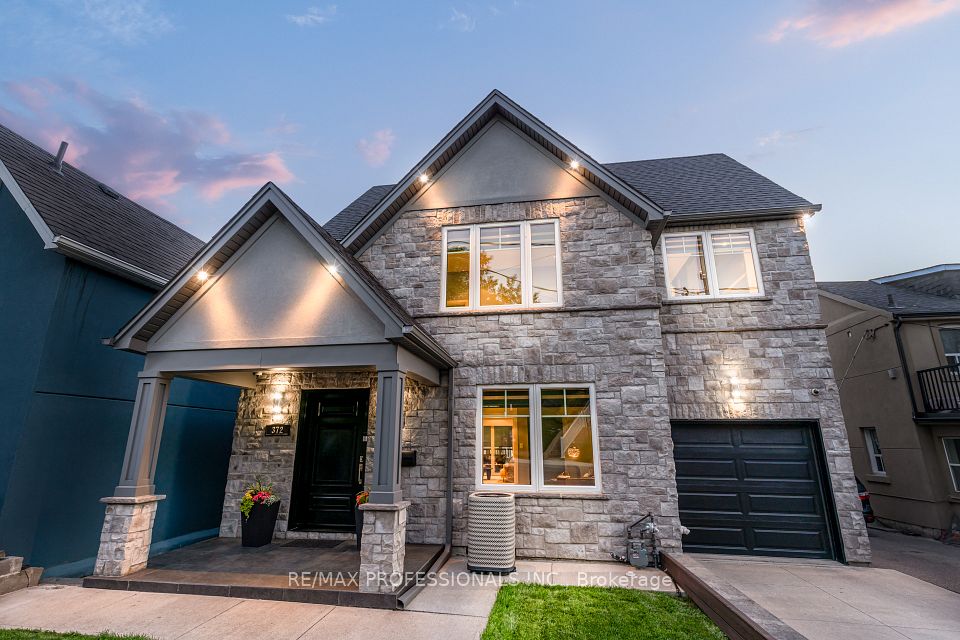 372 Silverthorn