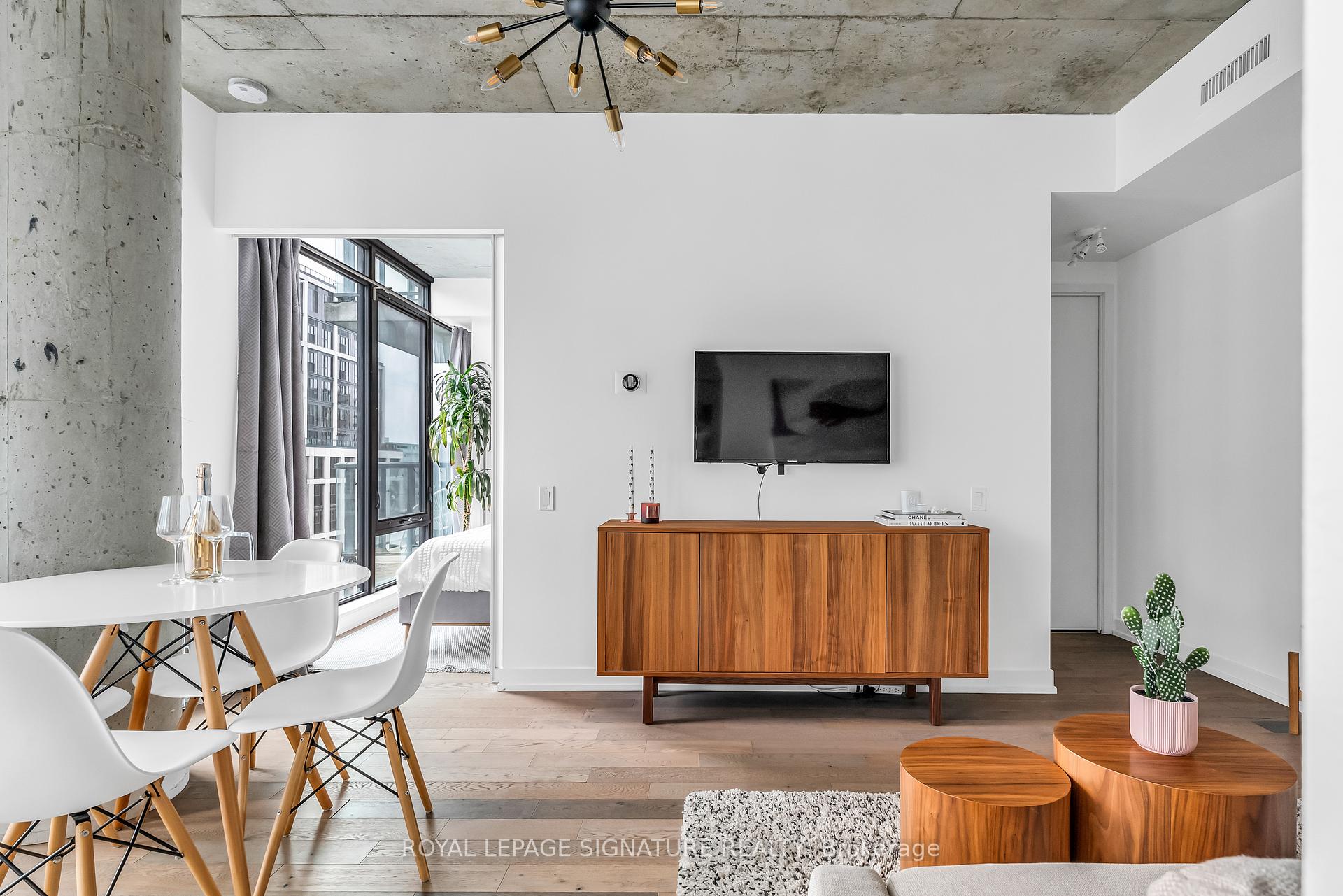 1 Bedroom Condo at 461 Adelaide, Toronto For sale