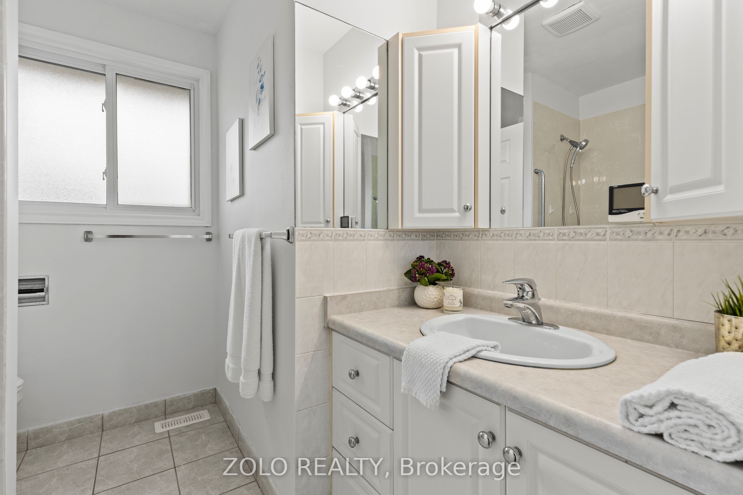 215 Mackenzie Crescent