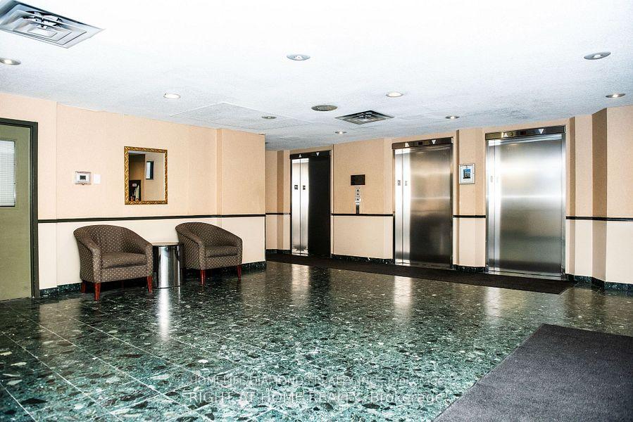 2 Bedrooms Condo at 4205 SHIPP,  Mississauga For sale