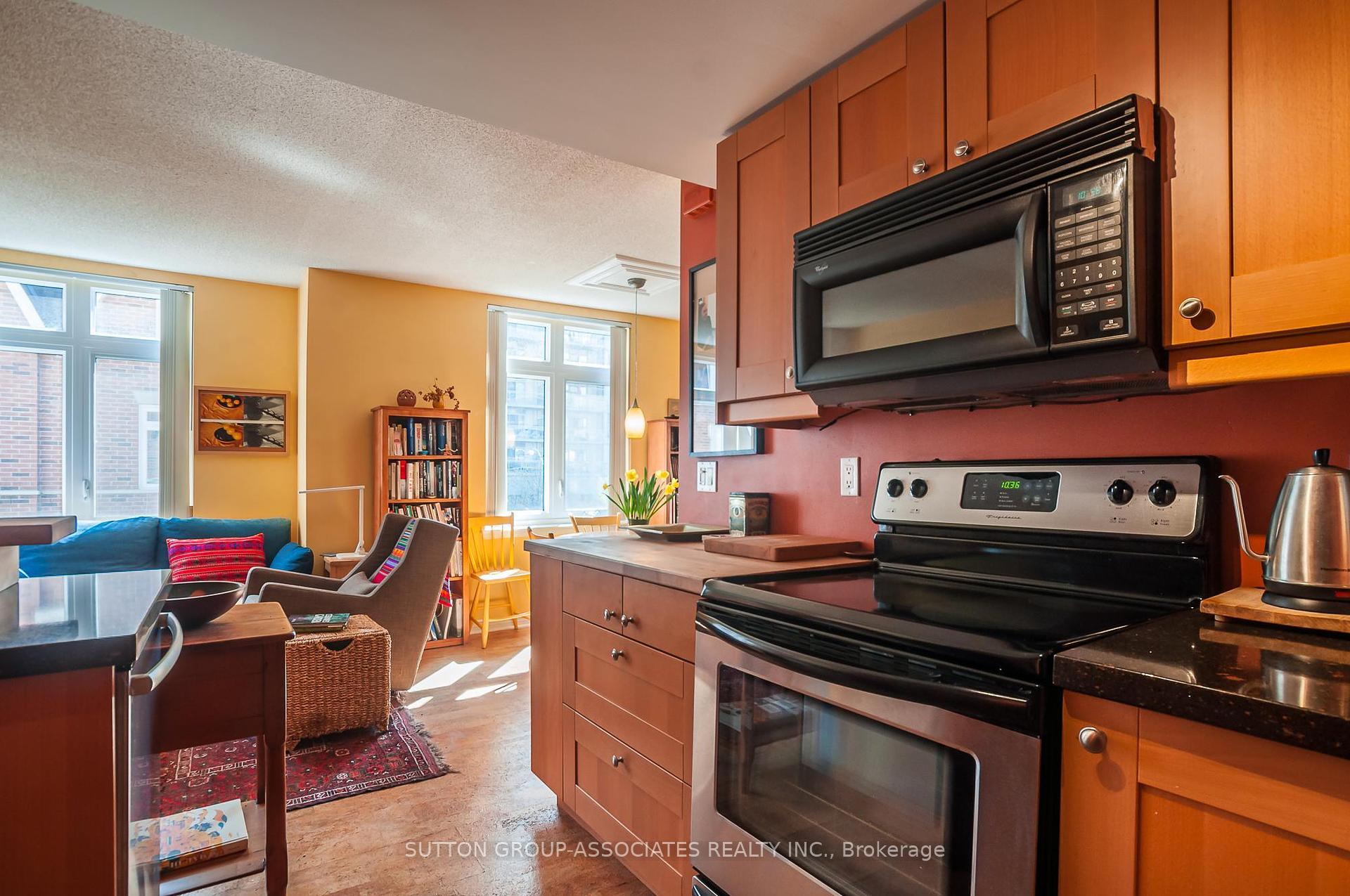 2 Bedrooms Condo at 100 Redpath, Toronto For sale