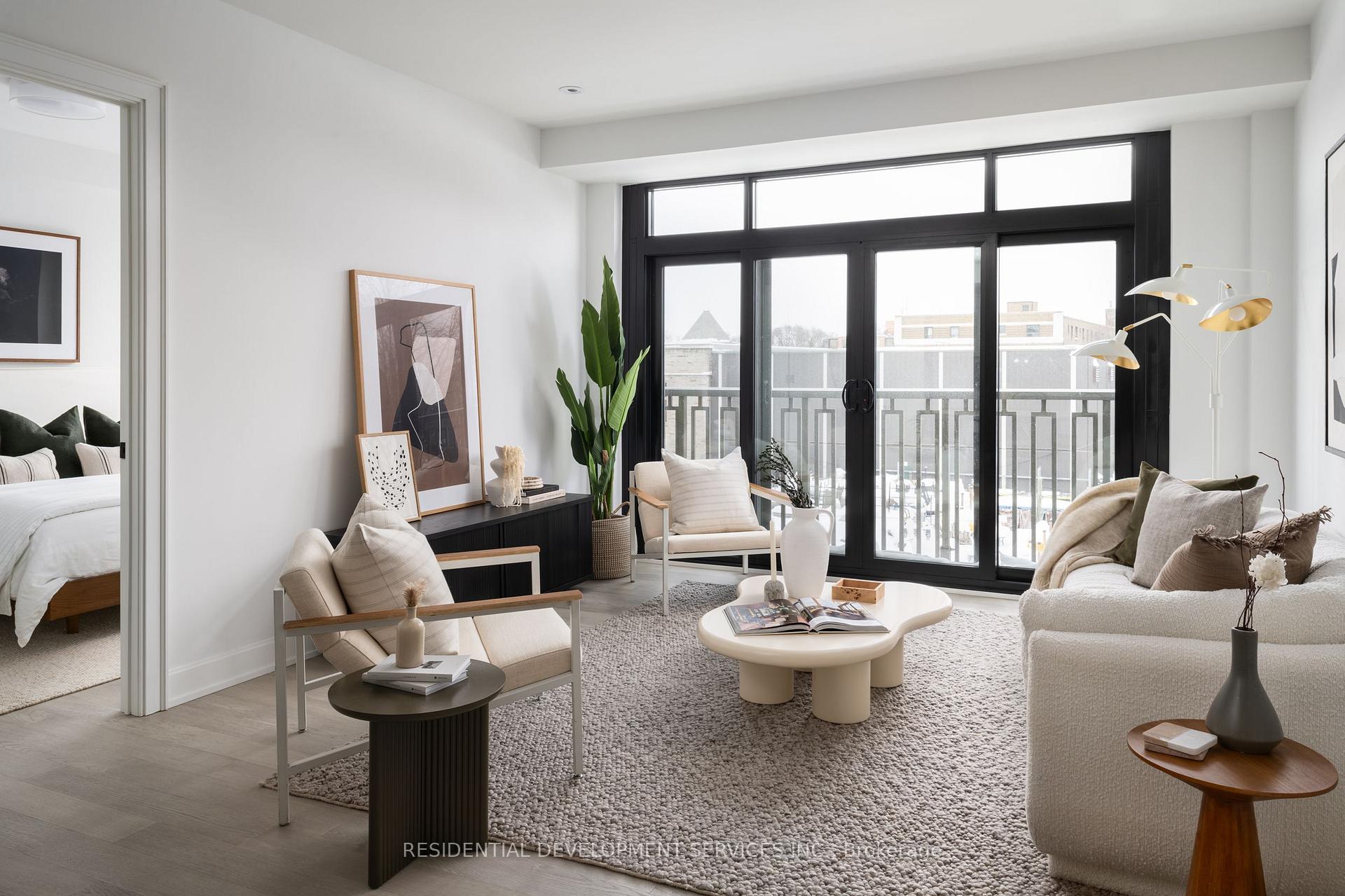 2 Bedrooms Condo at 1 Strathgowan, Toronto For sale