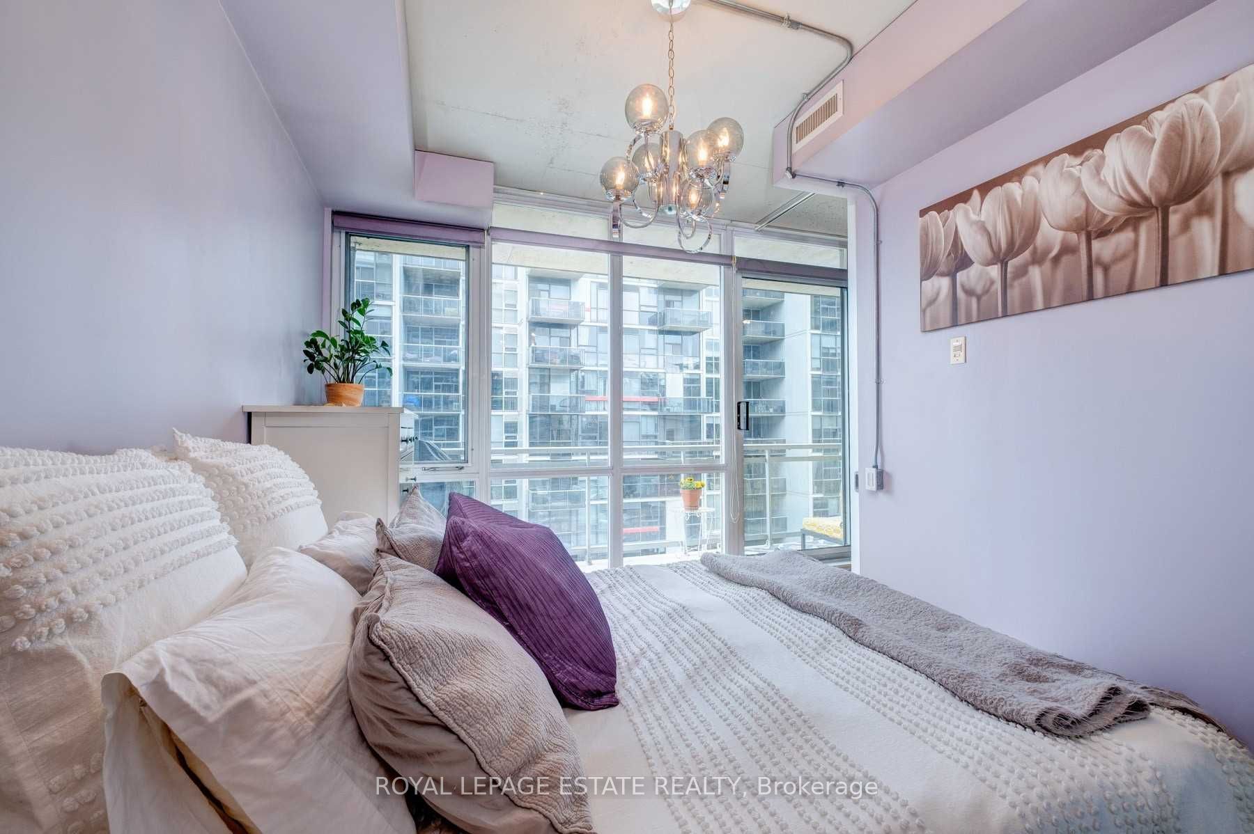 38 Niagara Street, #609
