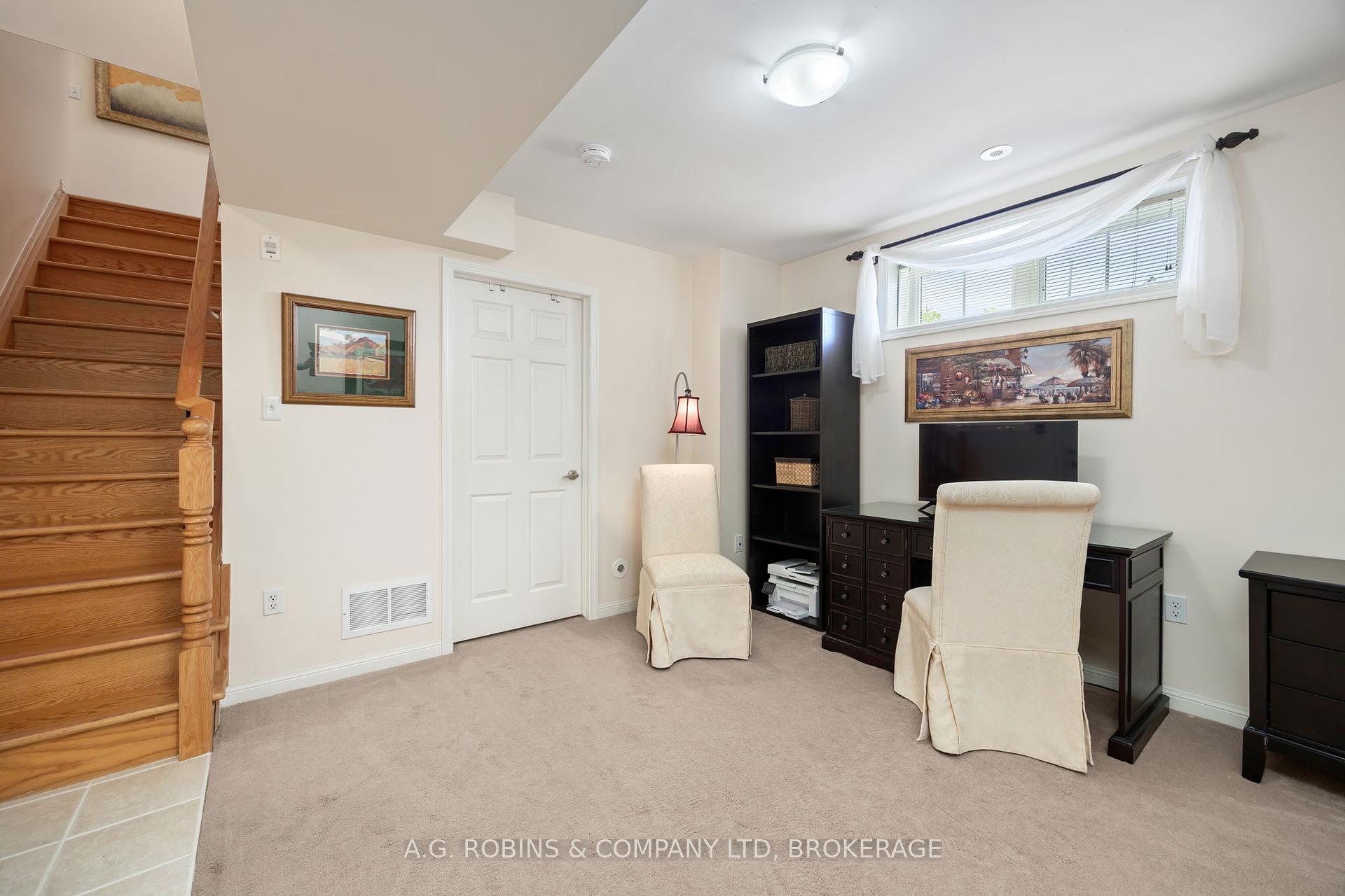 3 Bedrooms Condo at 595 Dundas, Mississauga For sale