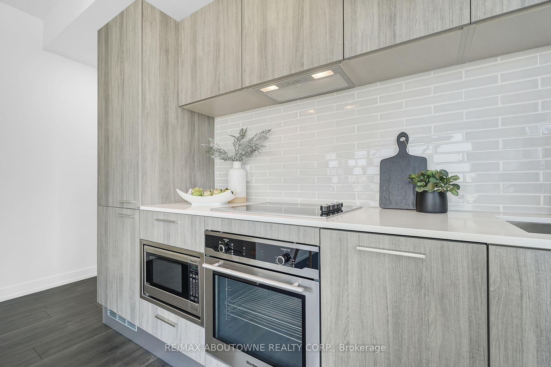 2 Bedrooms Condo at 3 Gloucester, Toronto For sale