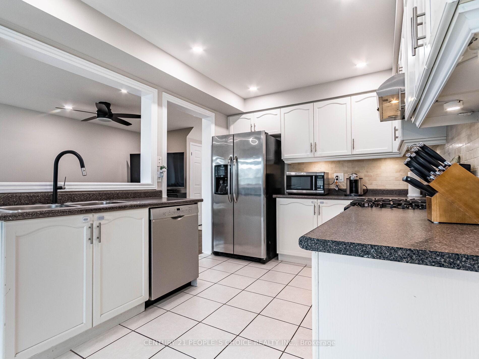 3 Bedrooms Condo at 485 Green,  Hamilton For sale