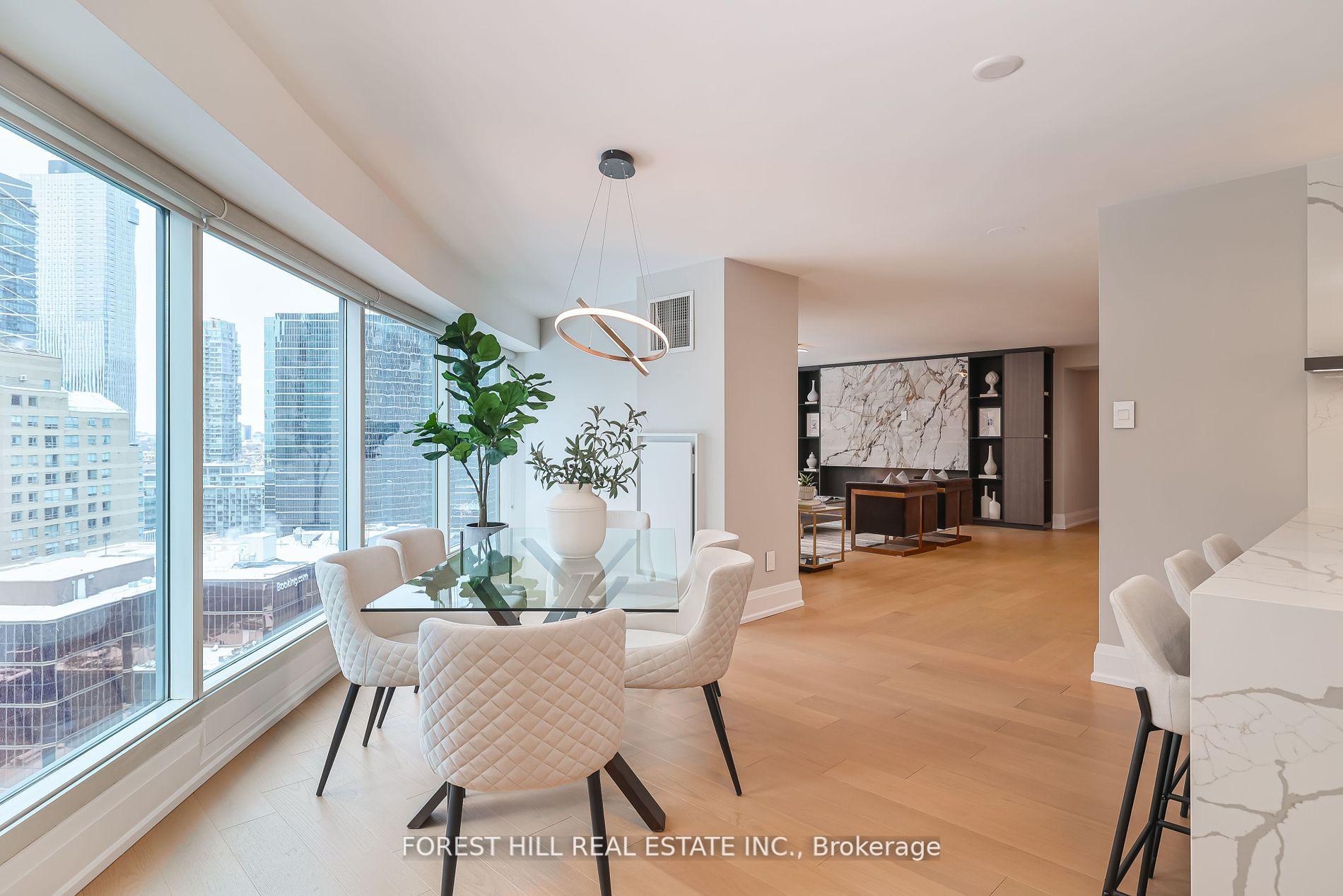 3 Bedrooms Condo at 33 University, Toronto For sale