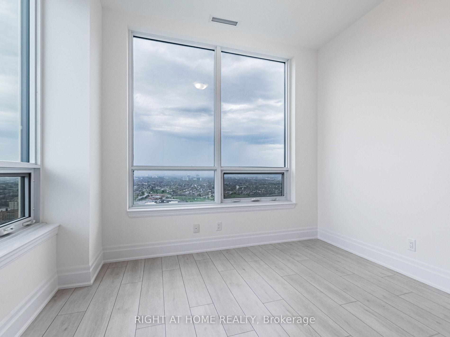 2 Bedrooms Condo at 30 Elm,  Mississauga For sale