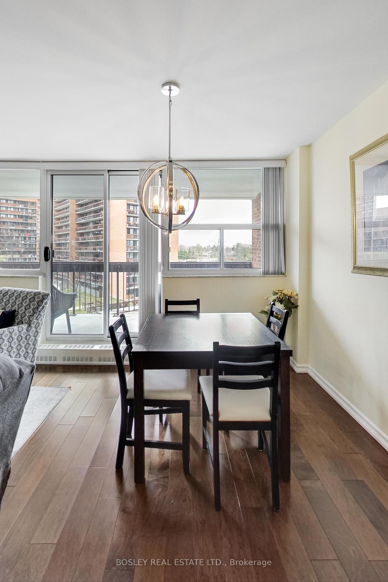 2 Bedrooms Condo at 3501 Glen Erin,  Mississauga For sale