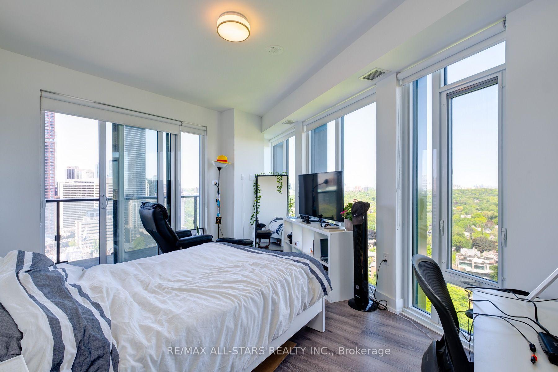 3 Bedrooms Condo at 575 Bloor, Toronto For sale