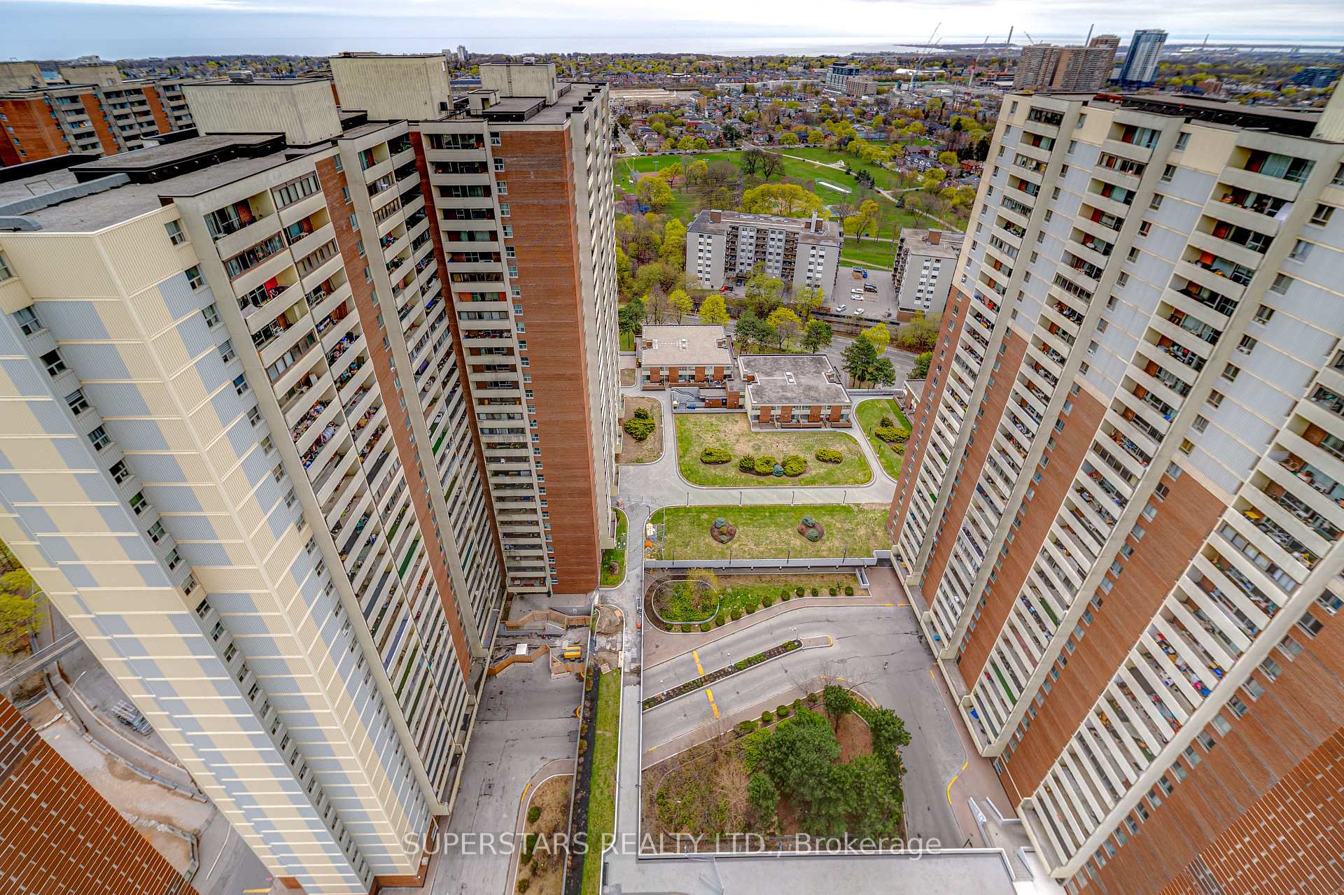 2 Bedrooms Condo at 3 Massey, Toronto For sale