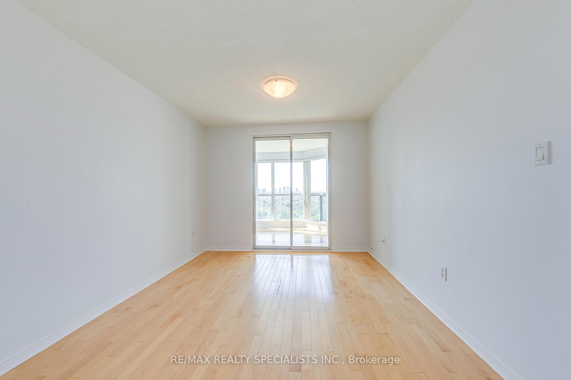 2 Bedrooms Condo at 2177 Burnhamthorpe, Mississauga For sale