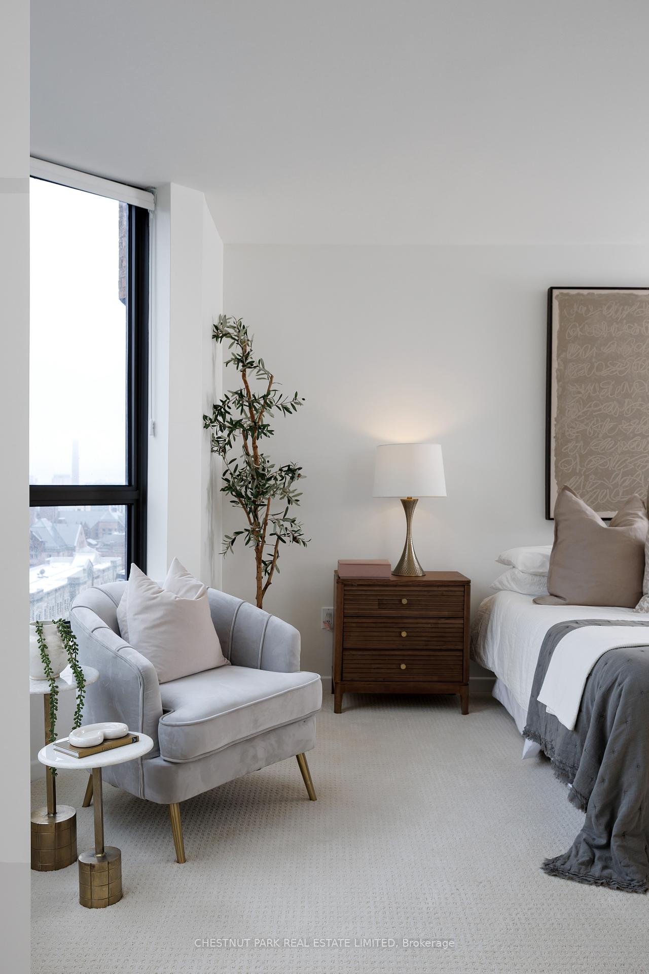 3 Bedrooms Condo at 62 Wellesley, Toronto For sale