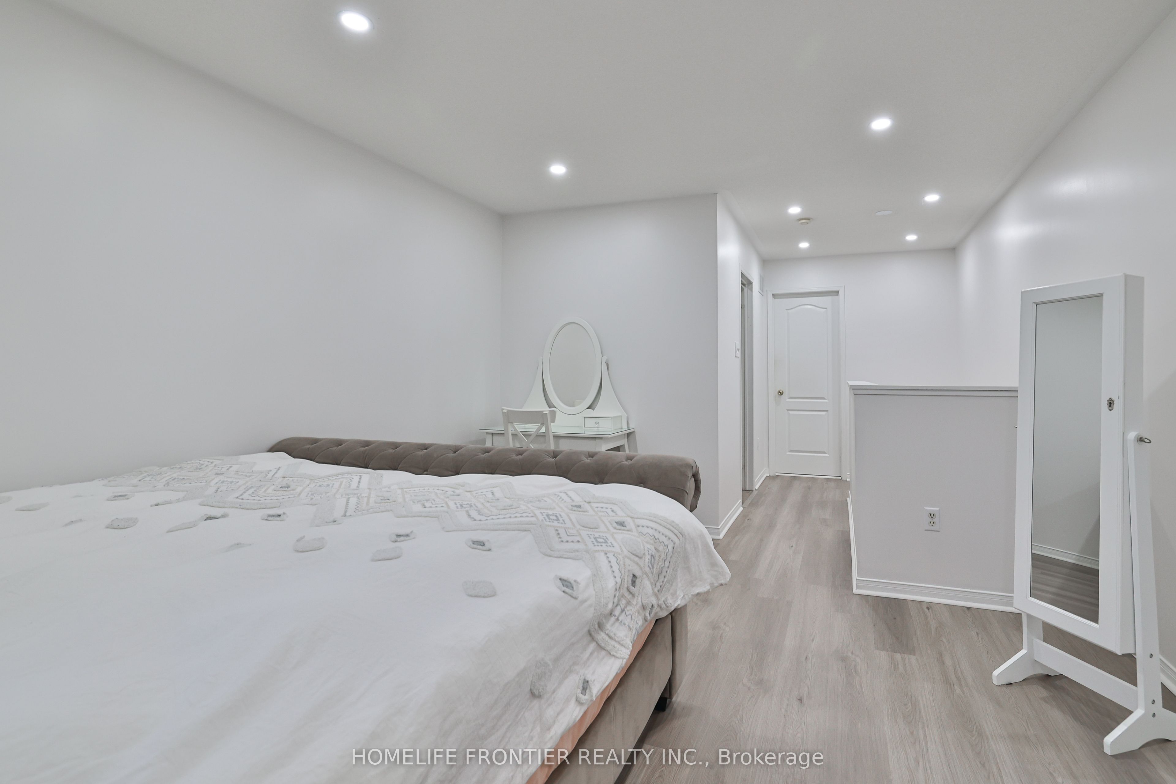 735 New Westminster Drive, #93
