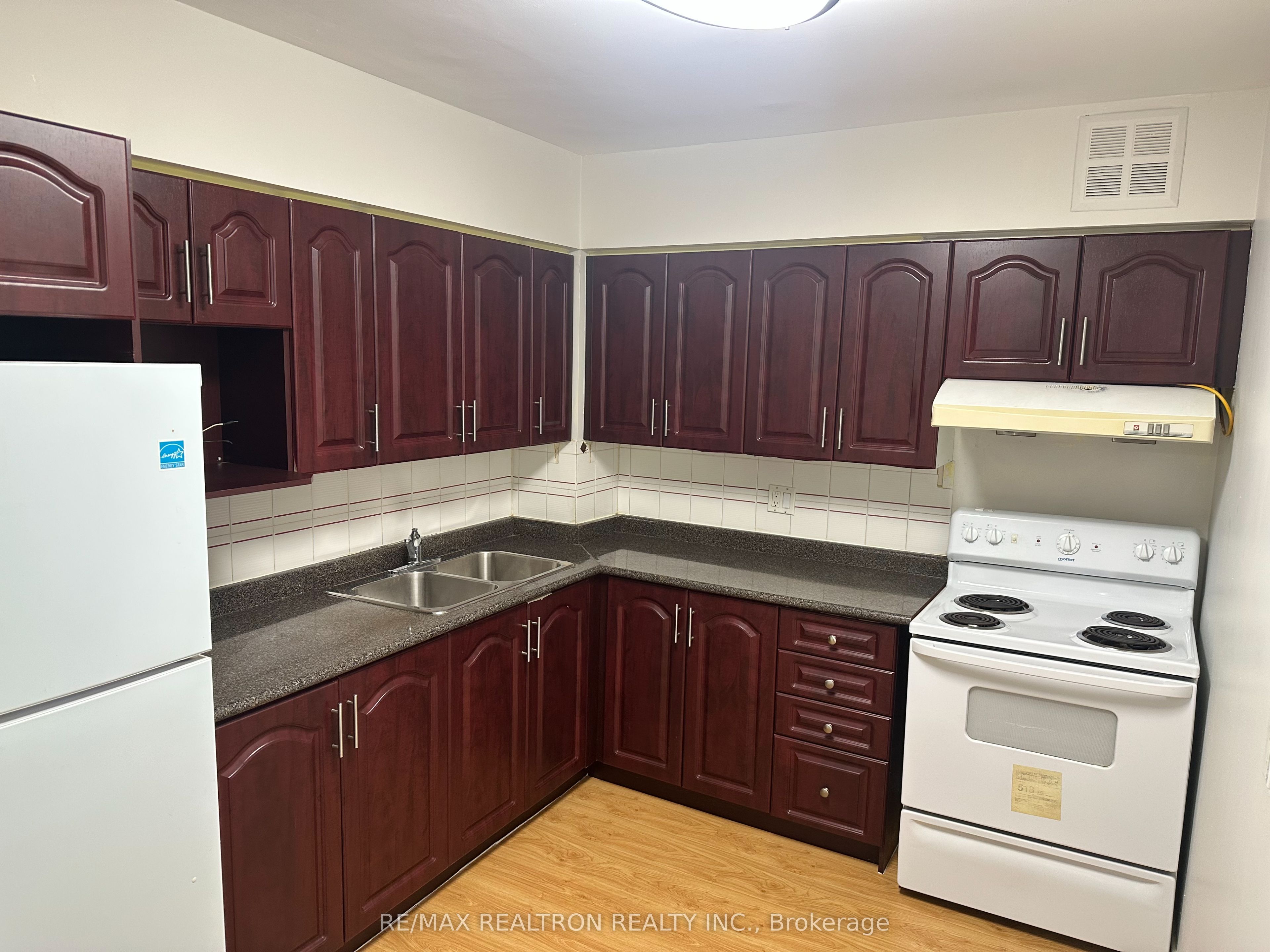 39 Kimbercroft Court, #513