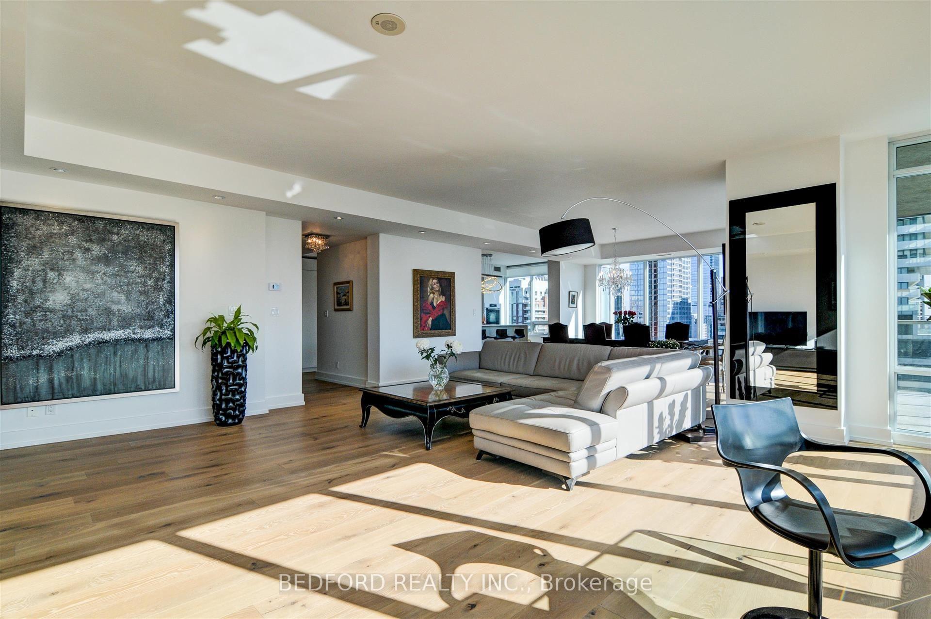 3 Bedrooms Condo at 1 Bedford,  Toronto For sale