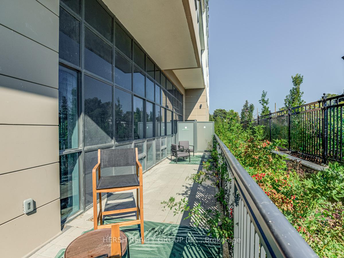 3 Bedrooms Condo at 10 Meadowglen,  Toronto For sale