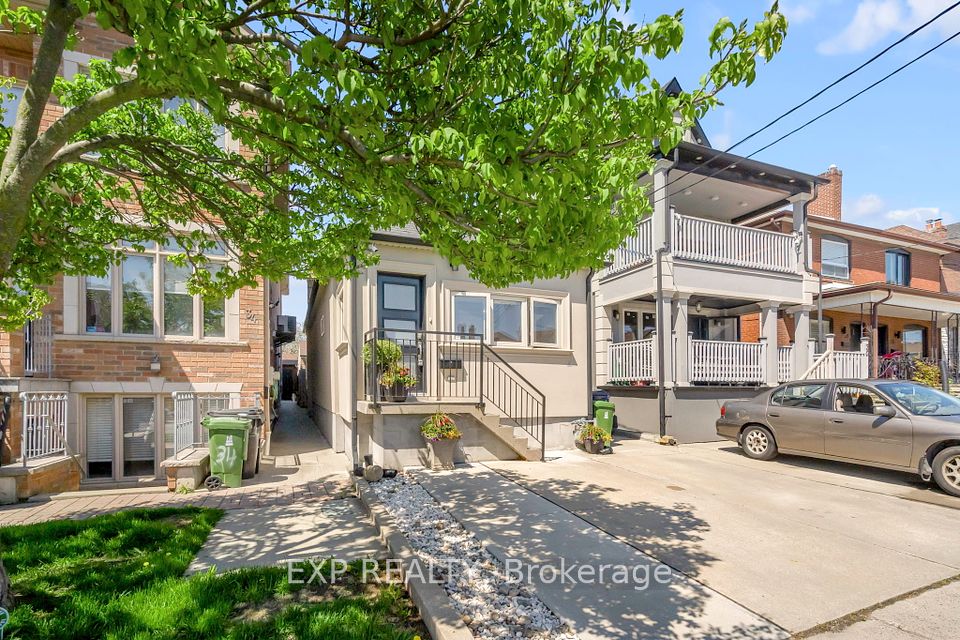 32 Amherst