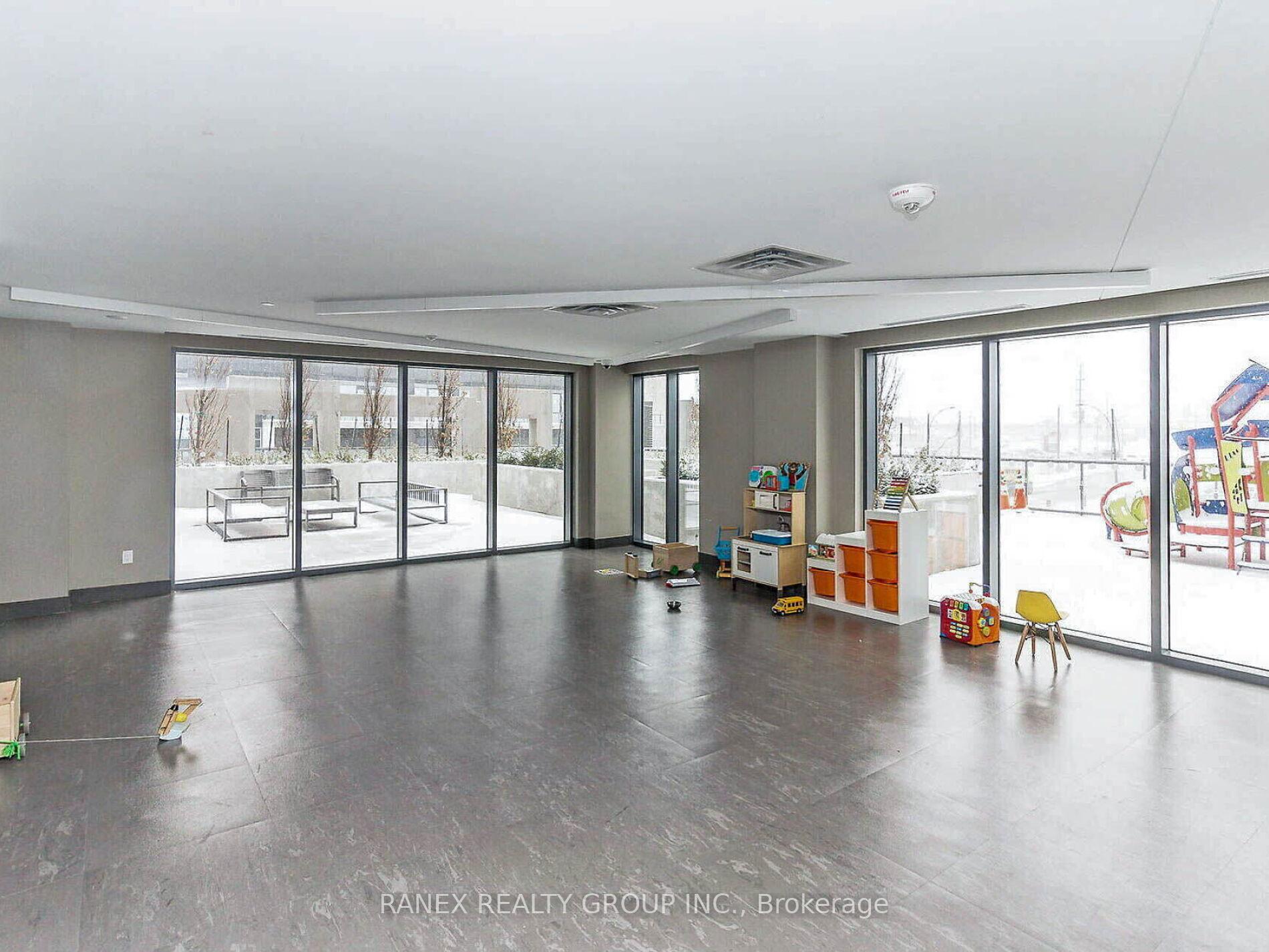2 Bedrooms Condo at 5025 Four Springs, Mississauga For sale