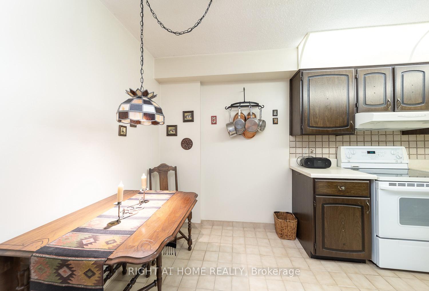 2 Bedrooms Condo at 296 Mill, Toronto For sale