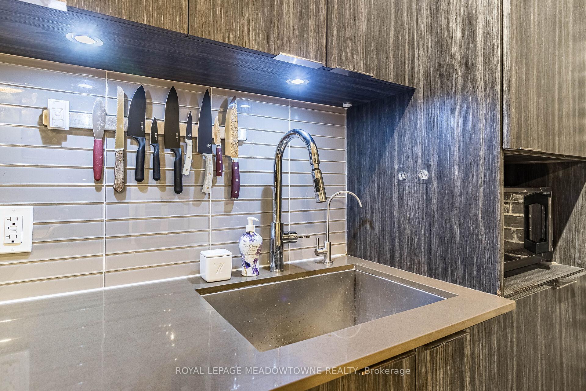 2 Bedrooms Condo at 110 Marine Parade, Toronto For sale