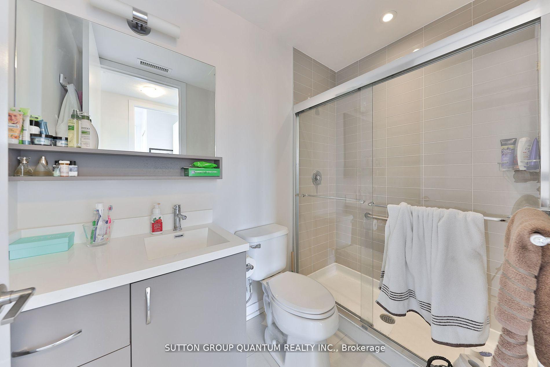 2 Bedrooms Condo at 457 Plains, Burlington For sale