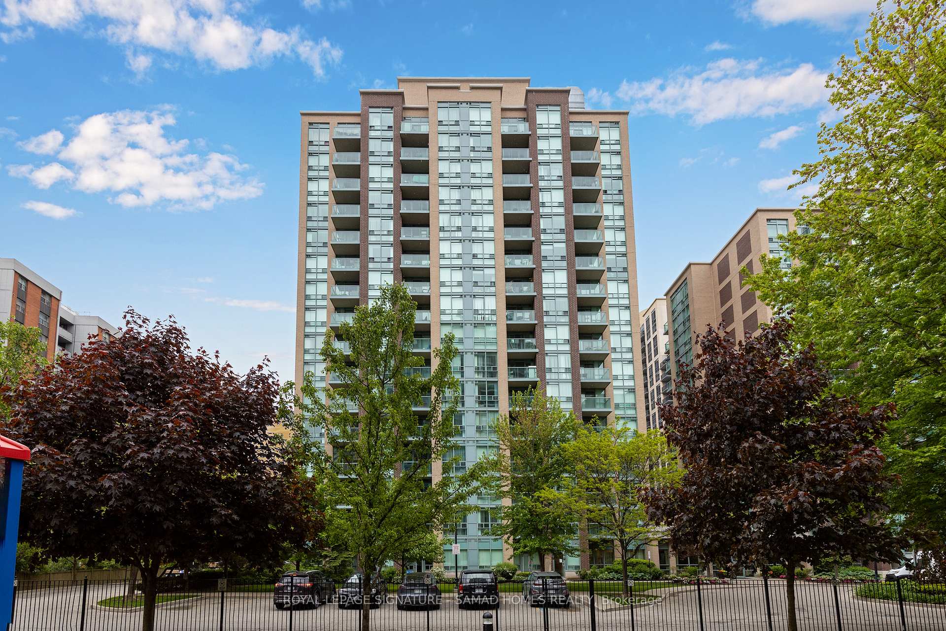 2 Bedrooms Condo at 7 Michael Power, Toronto For sale