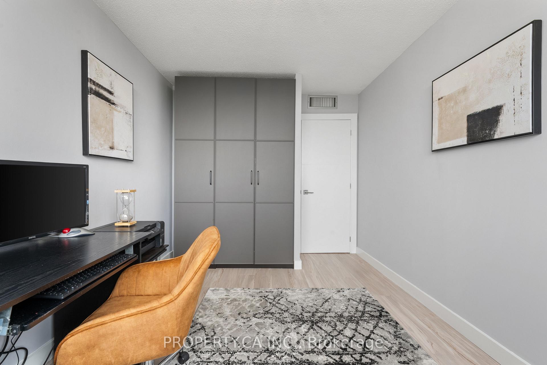 3 Bedrooms Condo at 40 Richview, Toronto For sale