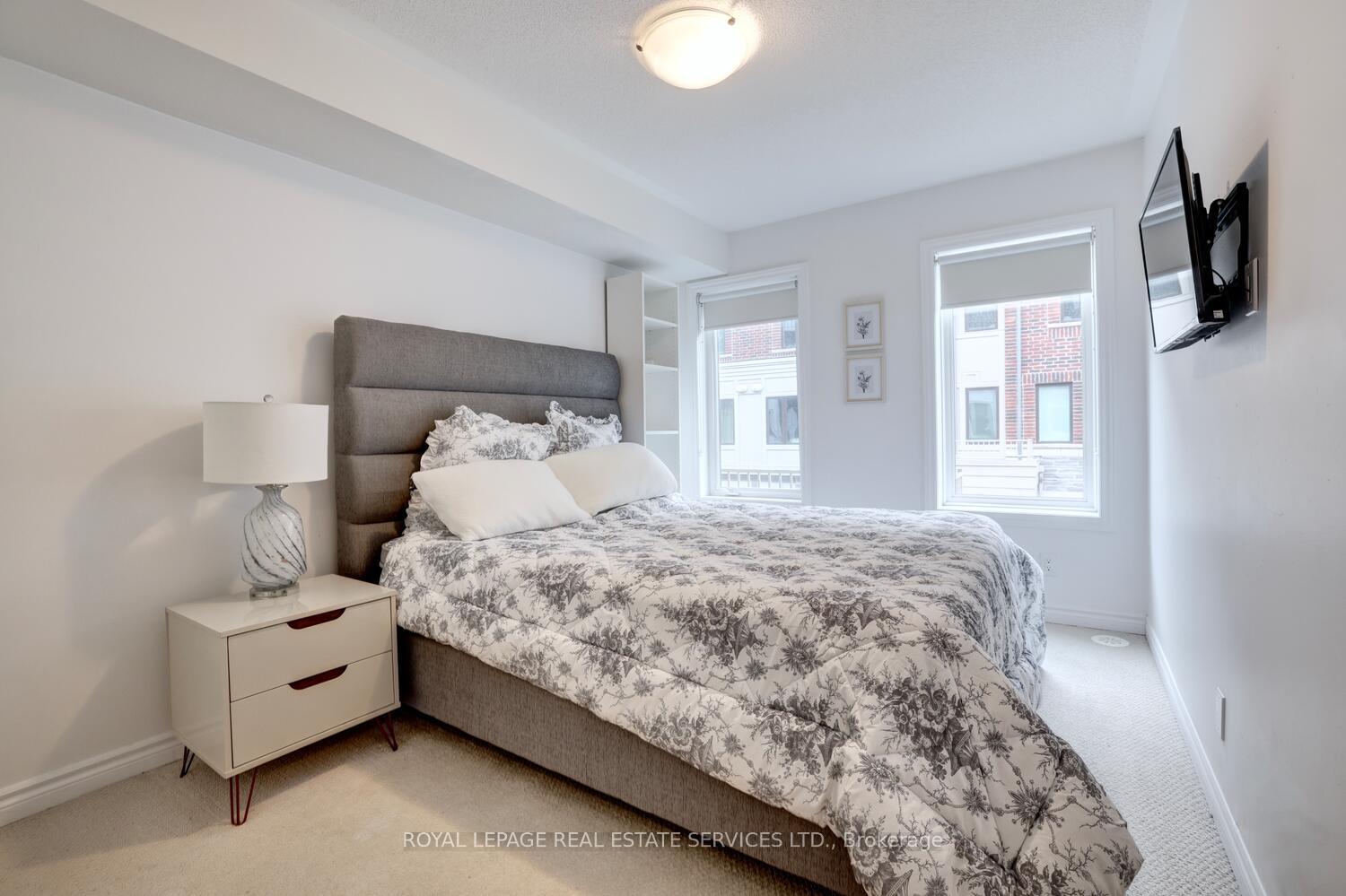 2 Bedrooms Condo at 100 Long Branch,  Toronto For sale
