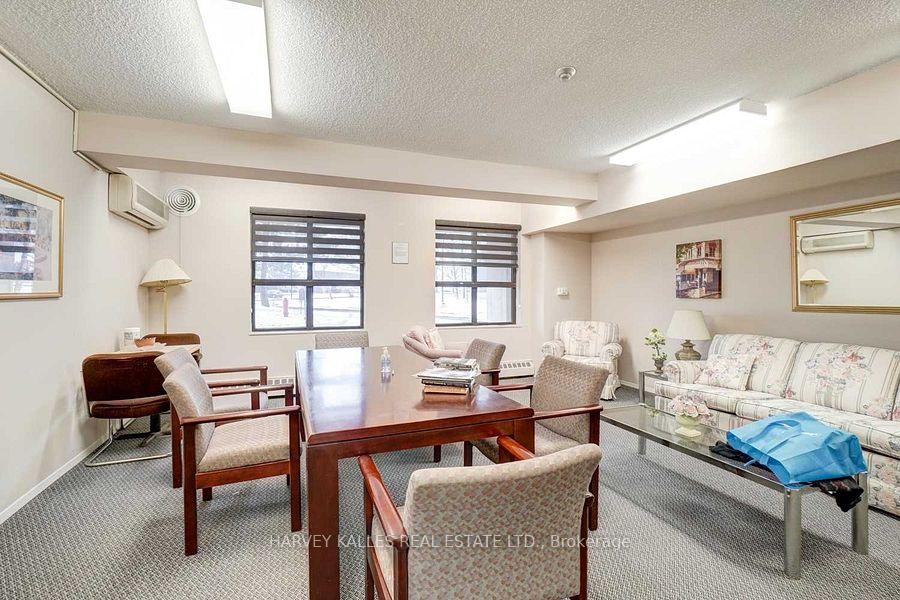 2 Bedrooms Condo at 2929 Aquitaine, Mississauga For sale