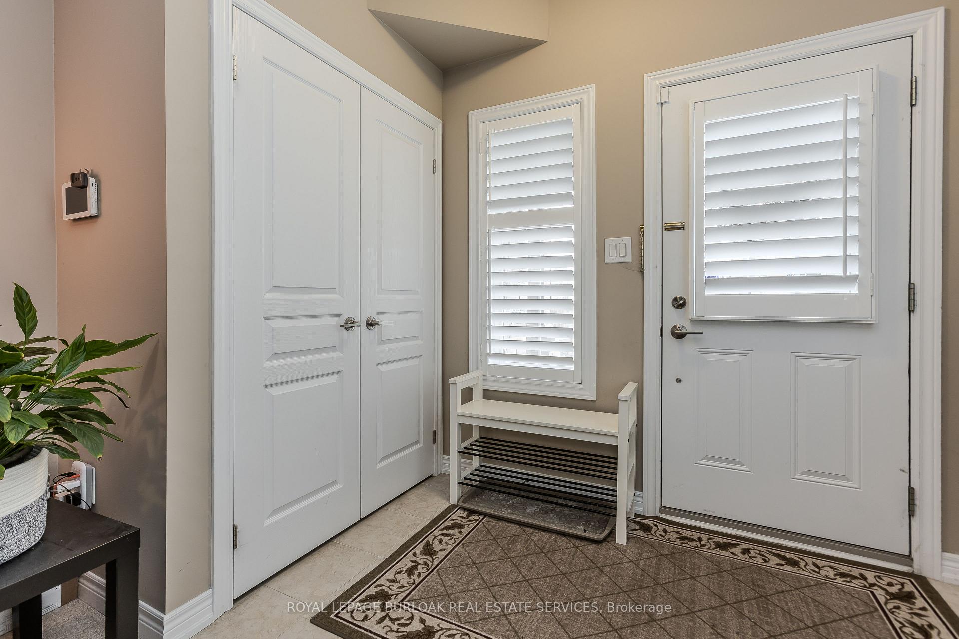 3 Bedrooms Condo at 1401 Plains, Burlington For sale