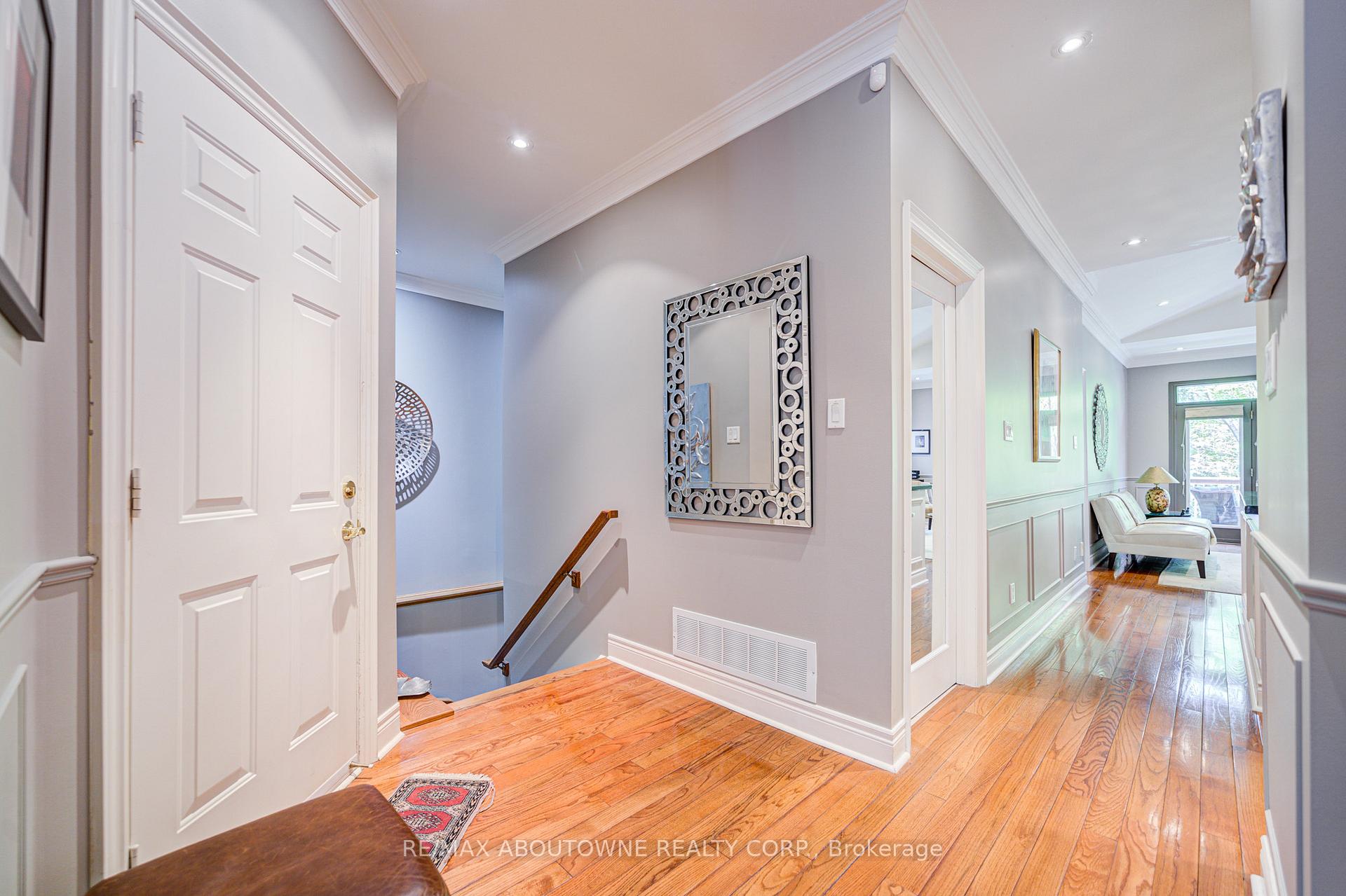 2 Bedrooms Condo at 1169 Dorval, Oakville For sale