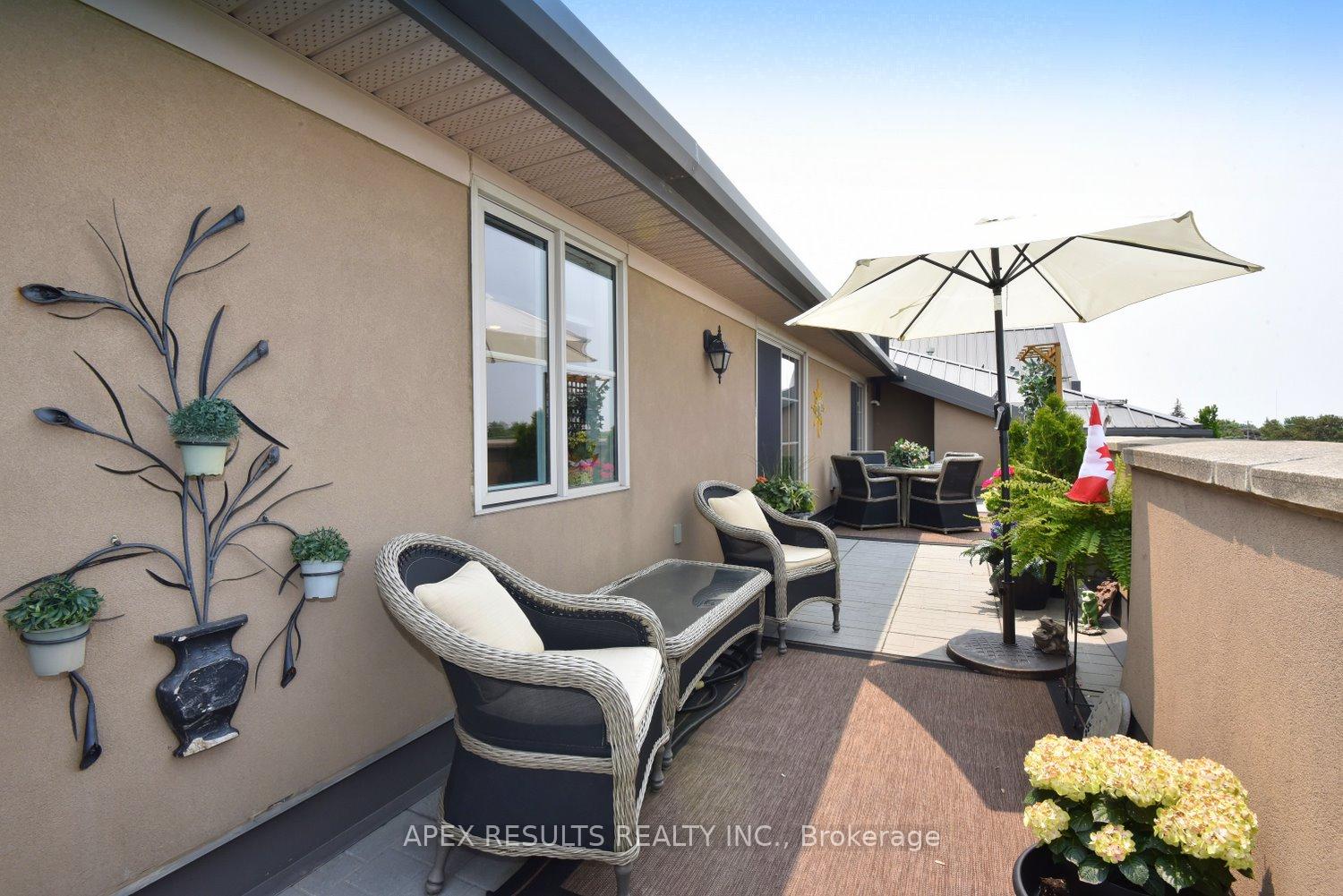 3 Bedrooms Condo at 262 Dundas, Hamilton For sale