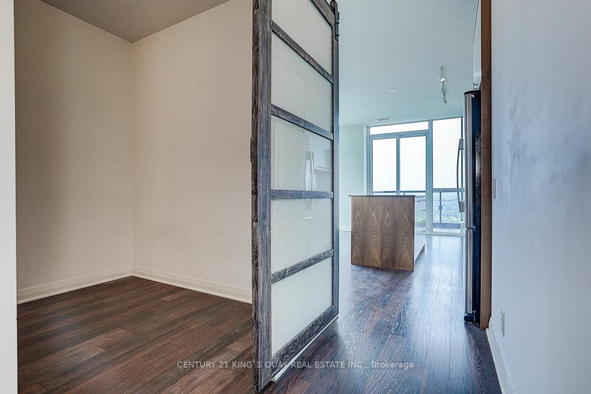 2 Bedrooms Condo at 5 Valhalla Inn, Toronto For sale