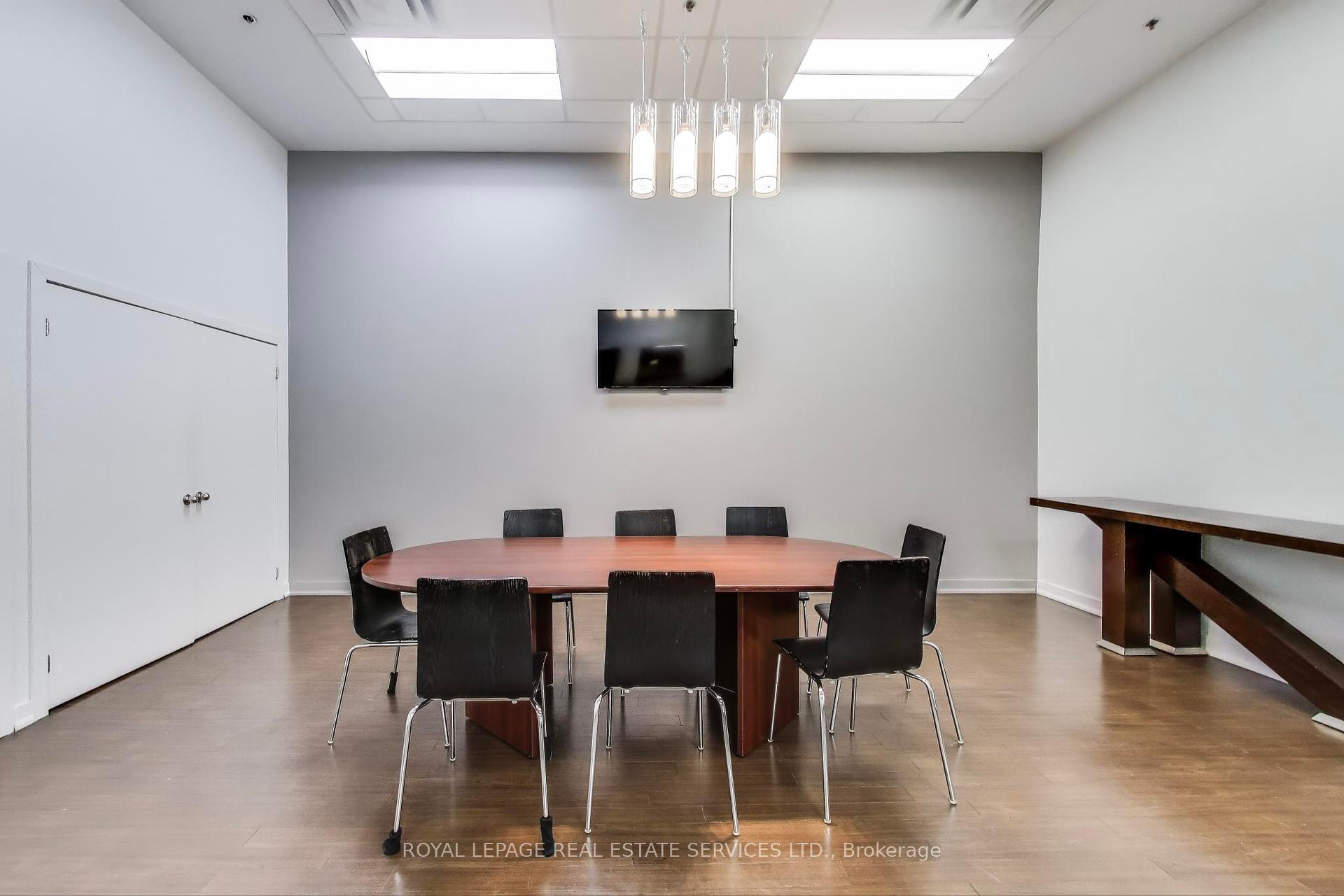 2 Bedrooms Condo at 2 Fieldway, Toronto For sale