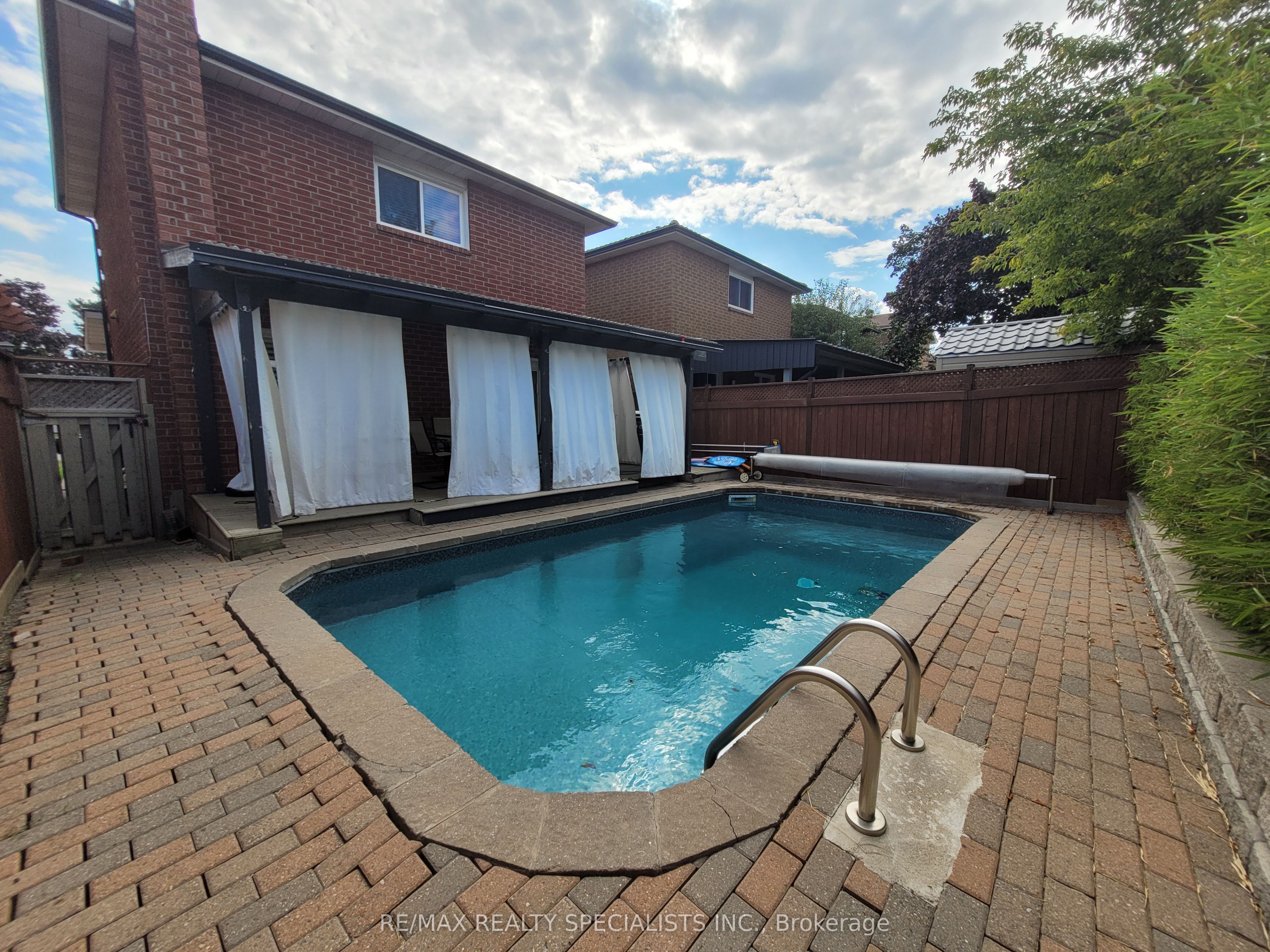 64 Willerton Close, #UPPER