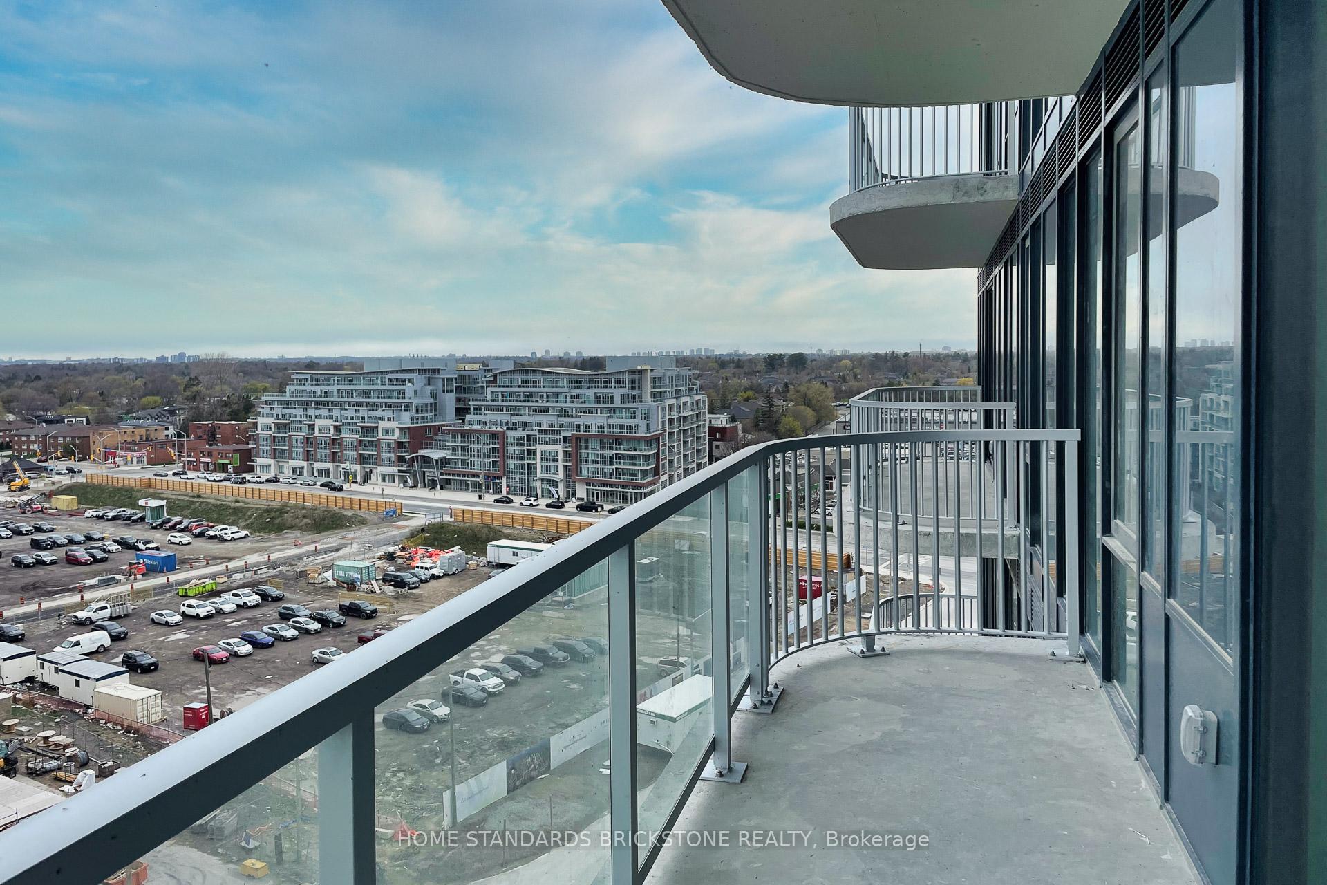 3 Bedrooms Condo at 220 Missinnihe, Mississauga For sale