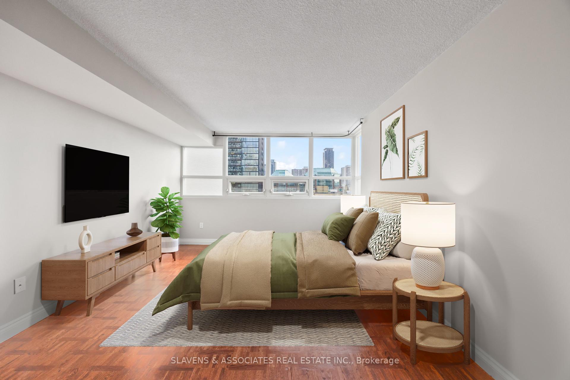 2 Bedrooms Condo at 71 Charles,  Toronto For sale