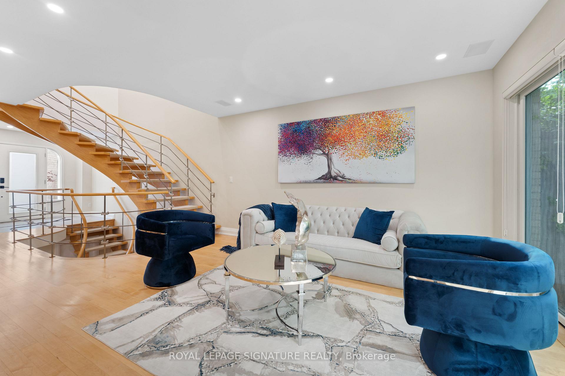 4 Bedrooms Condo at 96 Crimson Mill, Toronto For sale